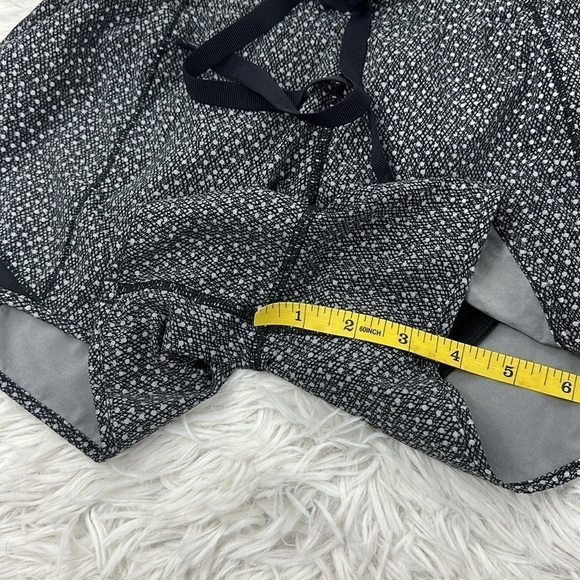 Lululemon Hotty Hot Short (Reflective) Frozen Fizz Reflective Silver - Picture 3 of 6